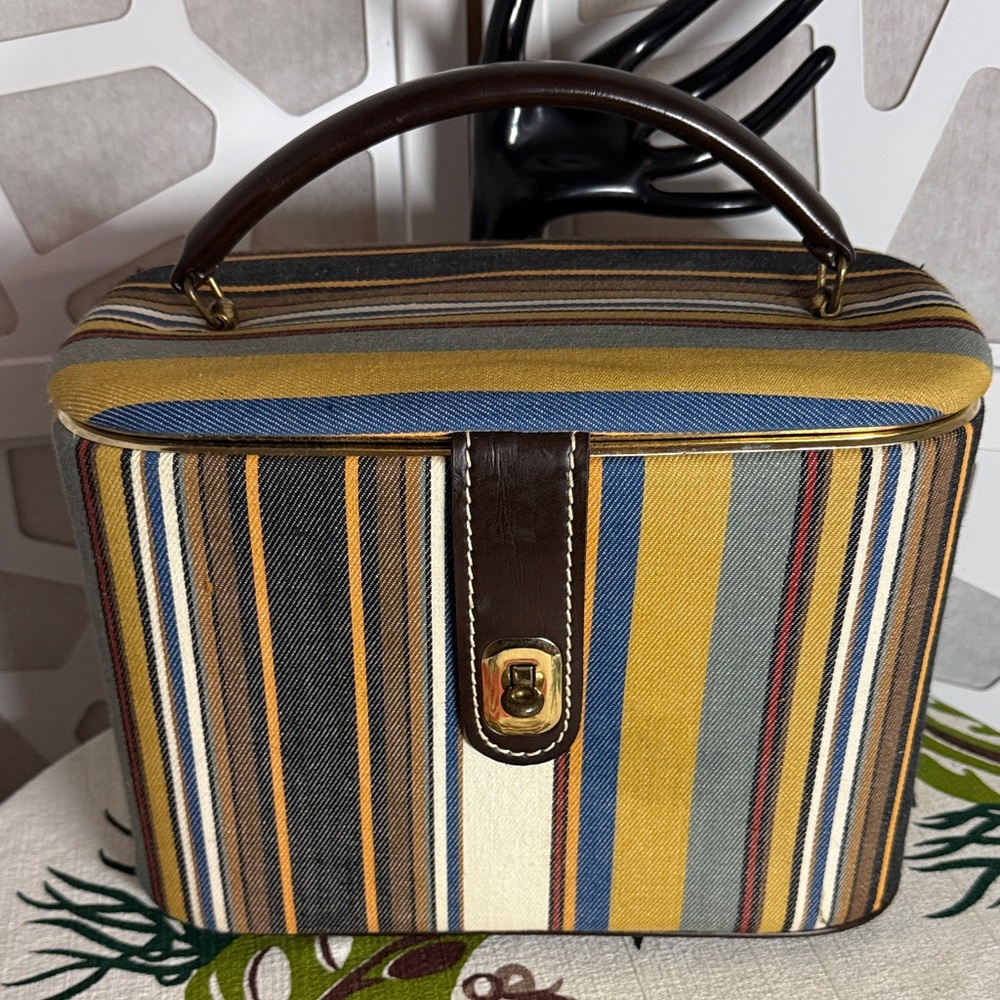 Striped Multicolor Ovevnite case with Handle